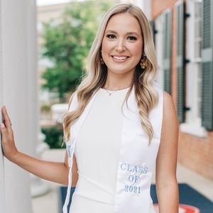 Meet your Posher, Lauren